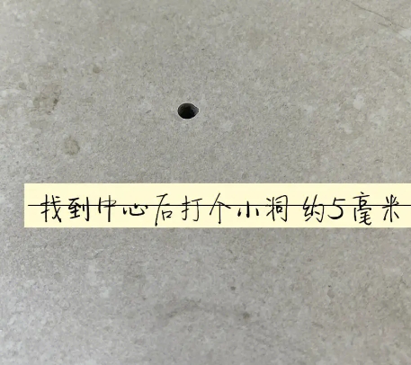 会同瓷砖空鼓维修公司专业解答在瓷砖铺贴过程中，如果砂料搅拌不均匀，将会带来以下问题